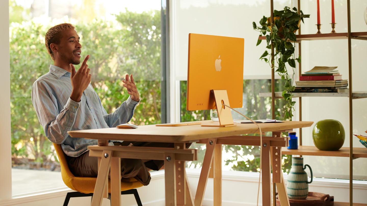 24-inch New iMac with M1 Chip 2 24-inch New iMac with M1 Chip